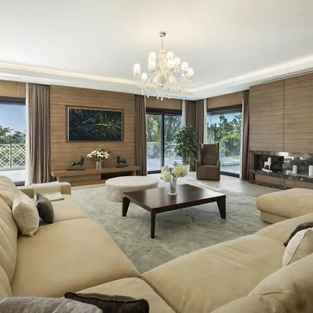 Ytu Beach Front - Puente Romano Apartment *